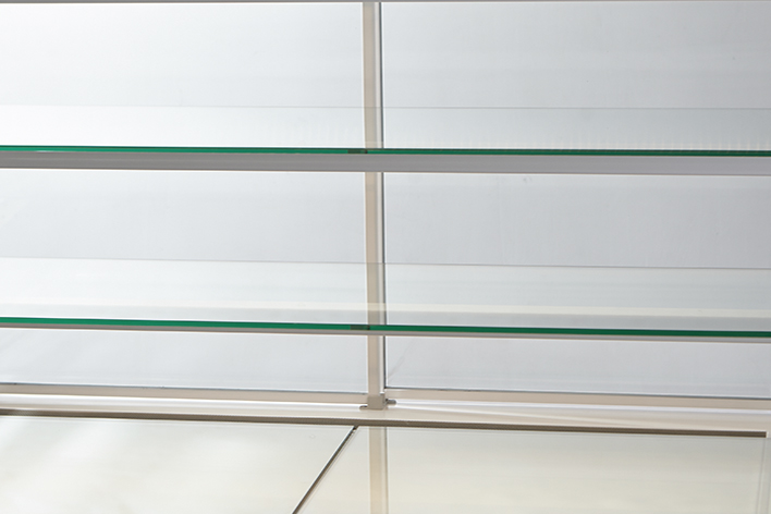tempered glass in confectionary  display cases